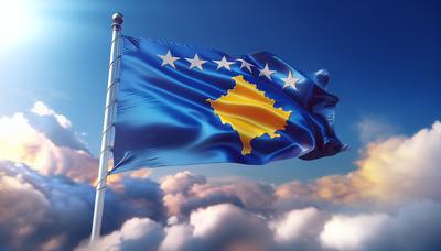 Kosovos nationsflagga mot en klarblå himmel.

