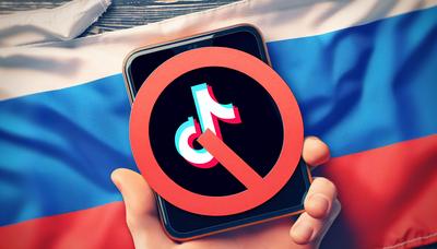 TikTok-Logo mit durchgestrichenem russischen Flaggen-Symbol.